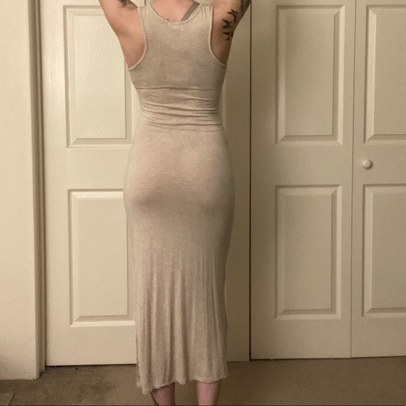 Off white, sleeveless maxi with buttons - Picture 4 of 5